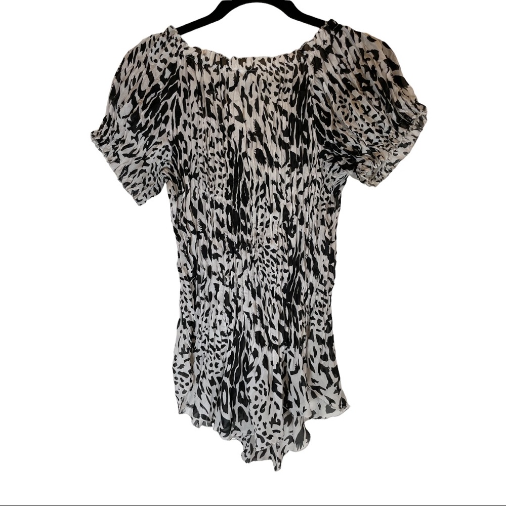 💕NWOT Cato Shortsleeved Black & White Top size M - Picture 1 of 3